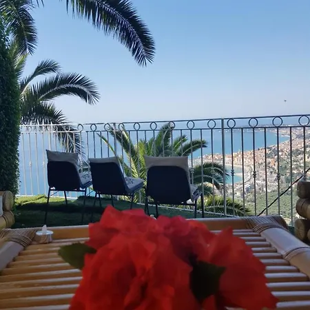 Panoramica מנטון